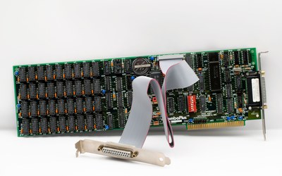 Broadcom MegaRAID 9560-16i